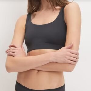 *NWT* Everlane The Tank Bra